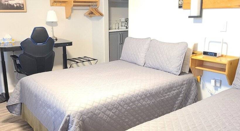 Номер Стандарт 2 Двуспальные Кровати, Maple Leaf Motel