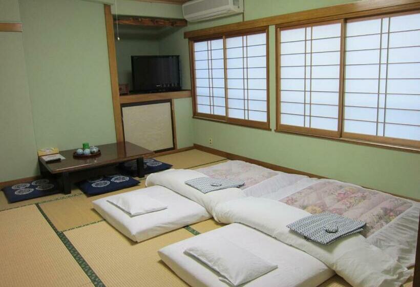 اتاق استاندارد چهارنفره با سرویس بهداشتی مشترک, Ryokan Matsukaze