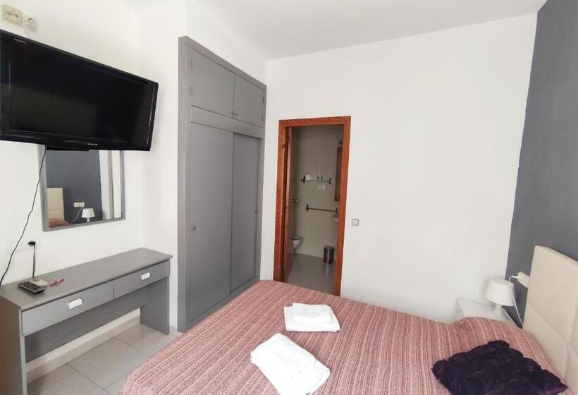 Номер Стандарт, Hostal Neus