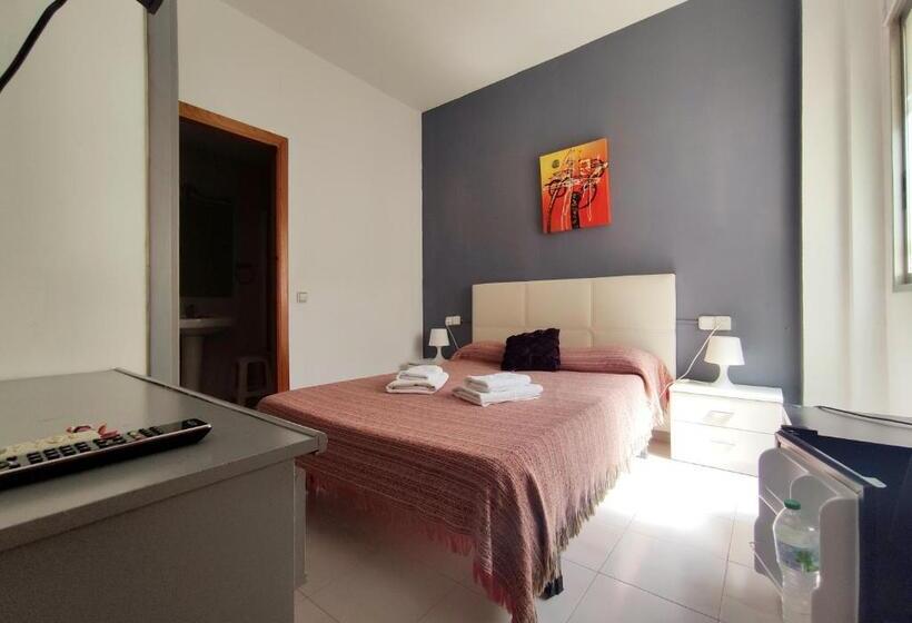 Номер Стандарт, Hostal Neus