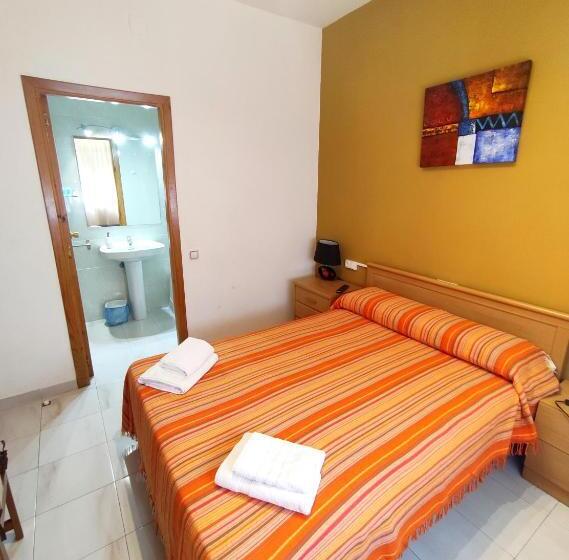 Номер Стандарт, Hostal Neus