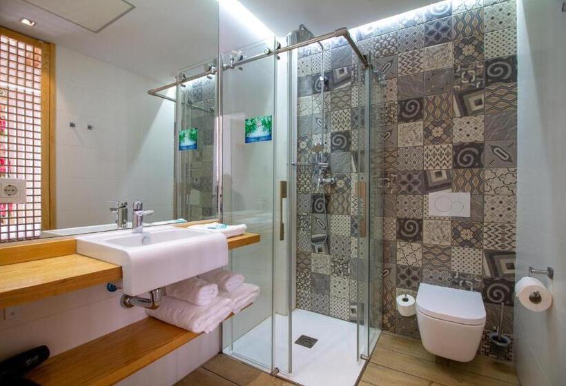 اتاق لوکس با بالکن, Rosal By Seaward Suites Only Adults