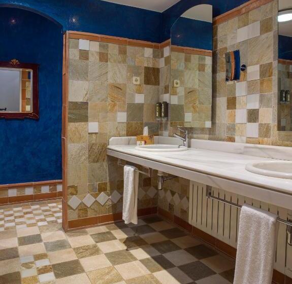 Полулюкс, La Torre Del Visco   Relais & Châteaux