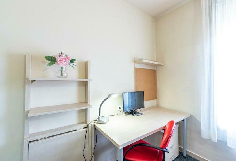 스탠다드 스튜디오, Residencia Universitaria Giner De Los Ríos