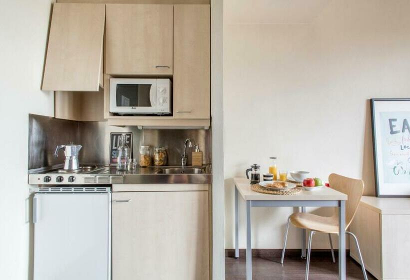 컴포트 스튜디오, Residencia Universitaria Giner De Los Ríos
