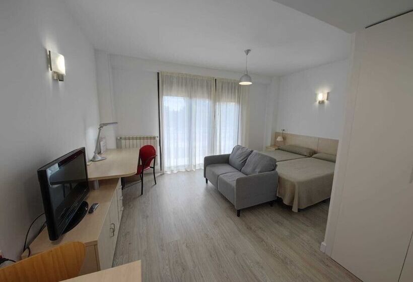 컴포트 스튜디오, Residencia Universitaria Giner De Los Ríos