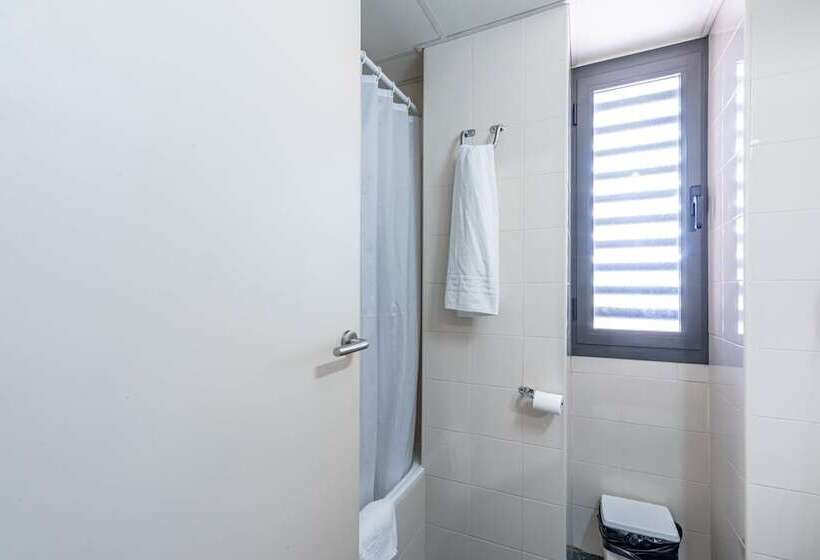 스탠다드 스튜디오, Residencia Universitaria Giner De Los Ríos