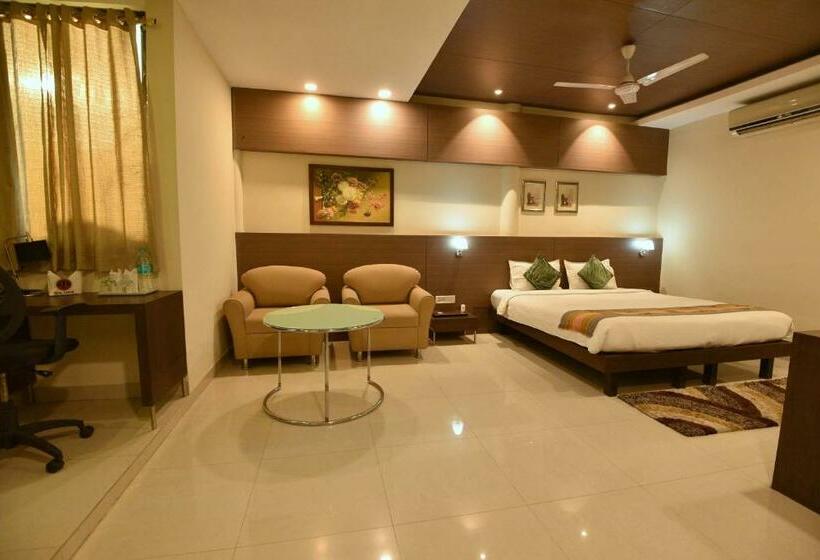 标准间, Dibrugarh Club House