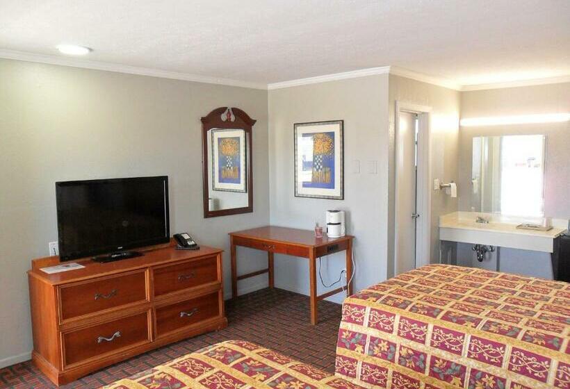 带2个双人床的标准工作室, A Ok Motel