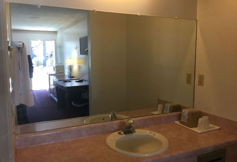 Номер Deluxe, American Inn