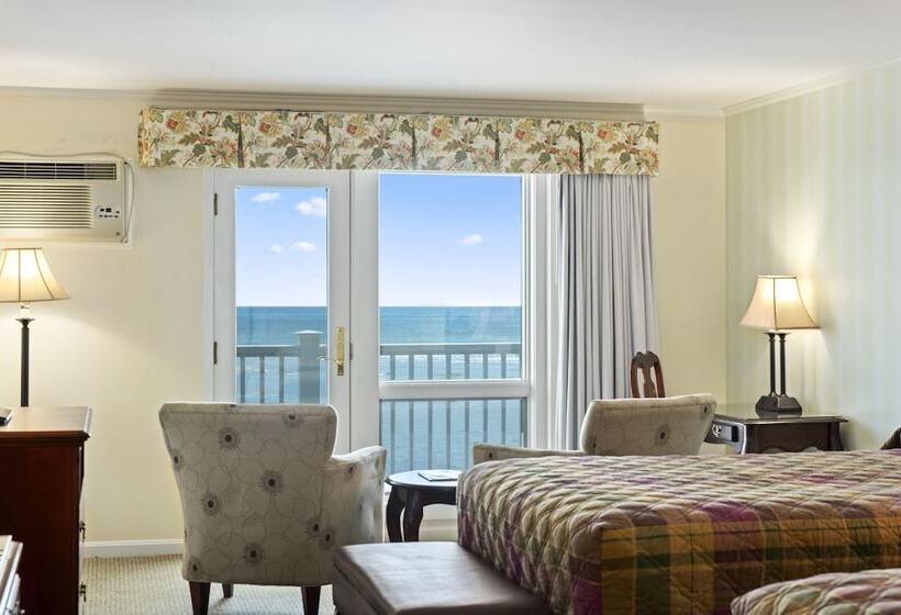 חדר סופריור לארבעה, The Sparhawk Oceanfront Resort