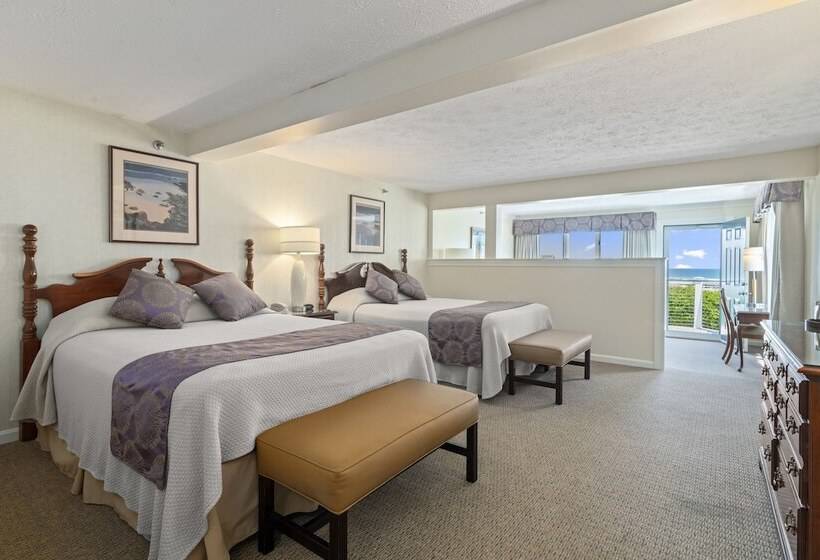 חדר דלוקס לארבעה, The Sparhawk Oceanfront Resort