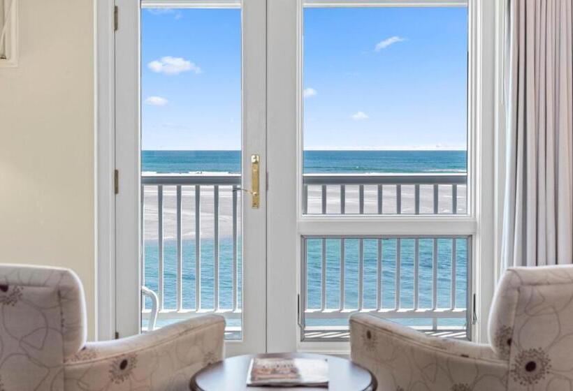 חדר דלוקס לארבעה, The Sparhawk Oceanfront Resort