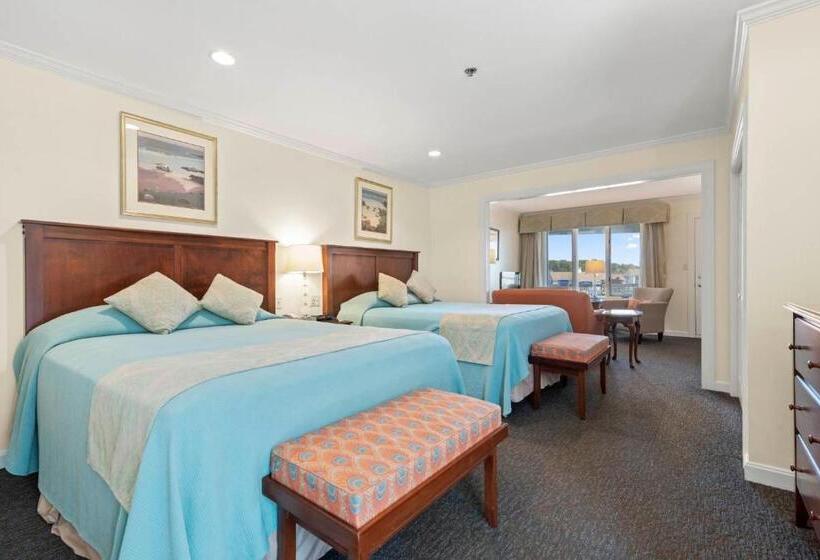 חדר סטנדרט לארבעה, The Sparhawk Oceanfront Resort