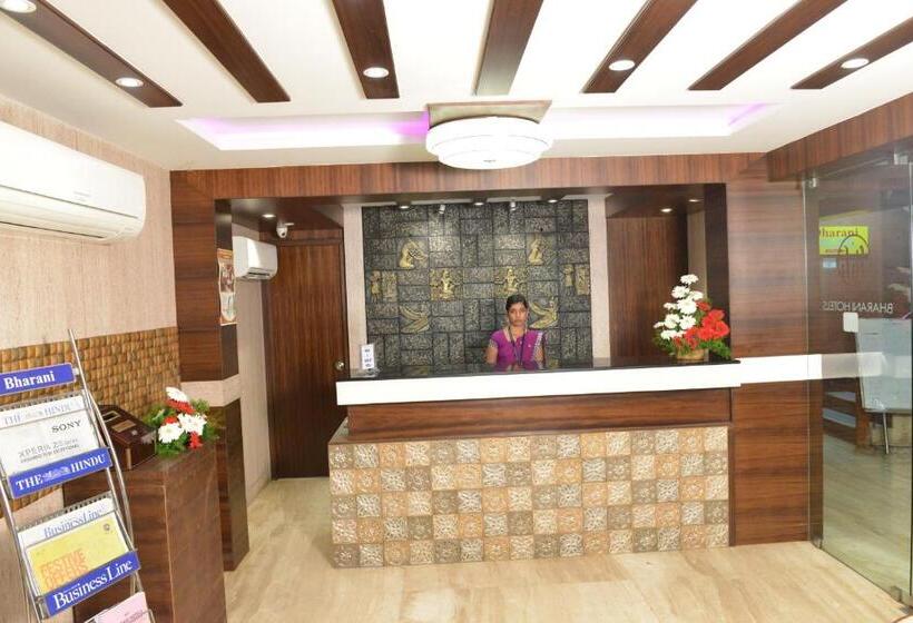 Люкс, Sree Bharani Hotels