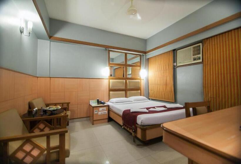 Люкс, Sree Bharani Hotels