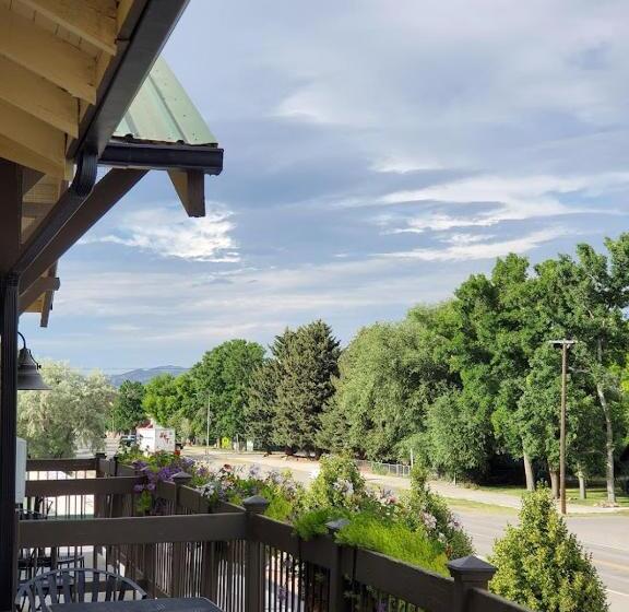 Номер Стандарт, Three Forks Lewis & Clark Motel