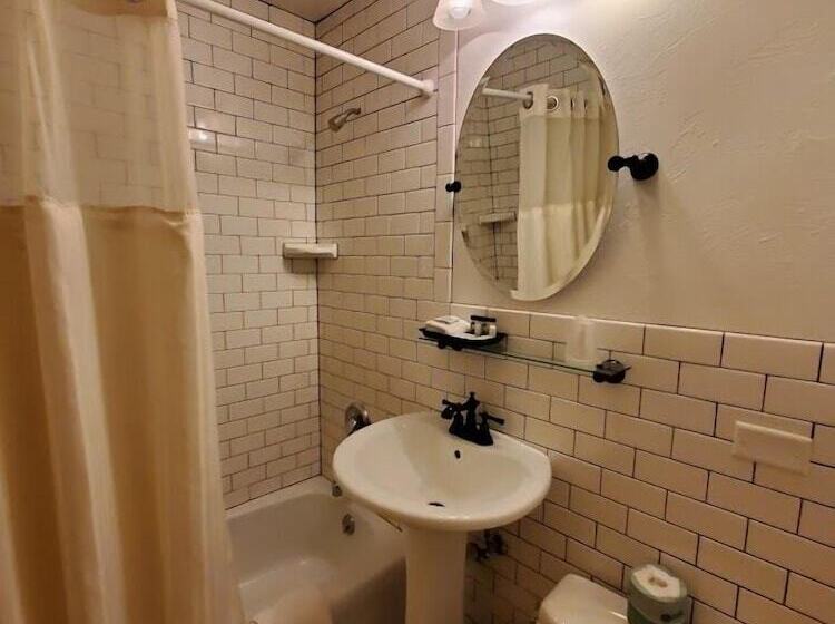 Стандартный Номер Кровать Кинг, Three Forks Lewis & Clark Motel