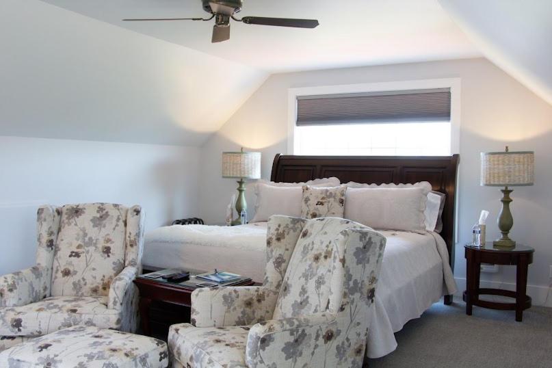 스위트 킹사이즈 침대, Anchorage Inn B&b
