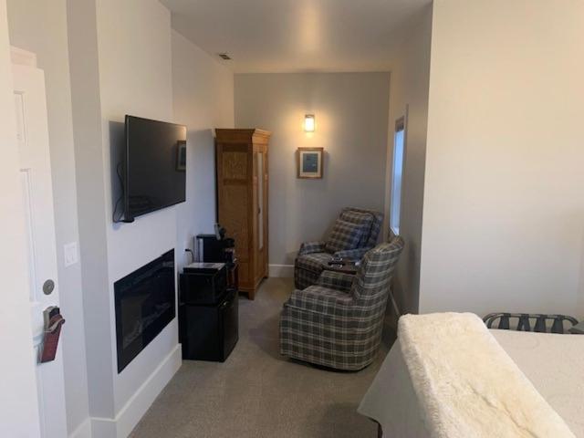 스위트 킹사이즈 침대, Anchorage Inn B&b