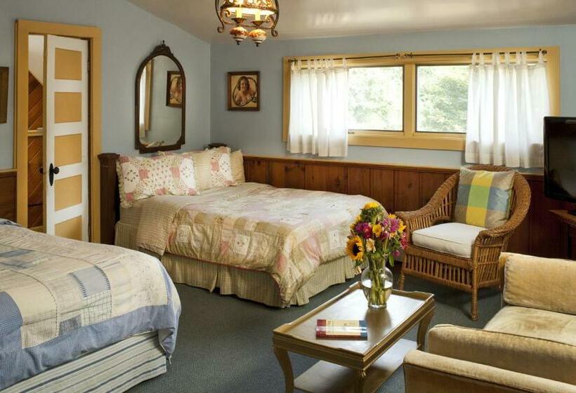 Номер Стандарт с Балконом, Abbey's Lantern Hill Inn