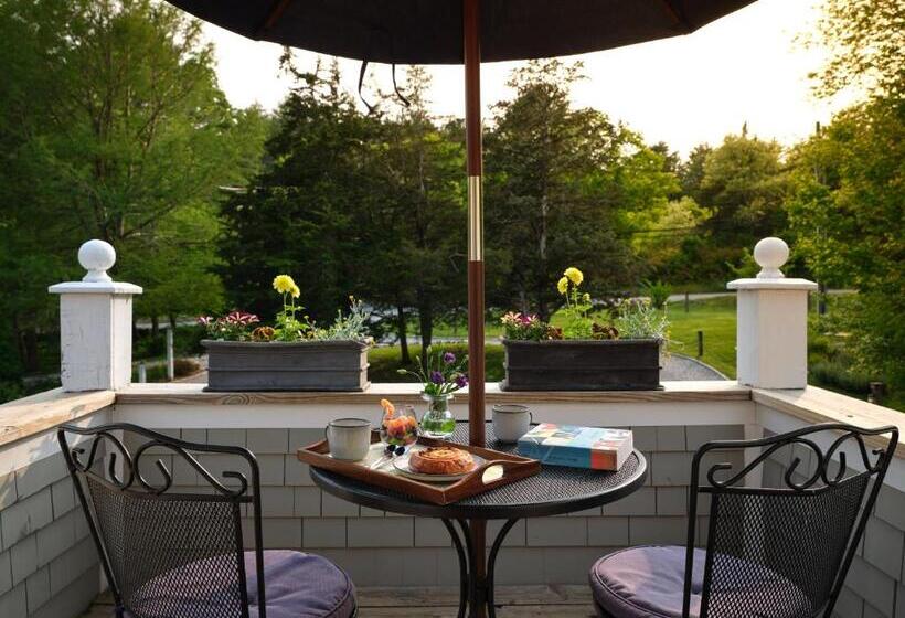 Номер Стандарт с Балконом, Abbey's Lantern Hill Inn