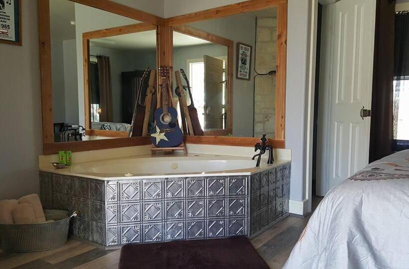 Номер Стандарт с Гидромассажем, Full Moon Inn