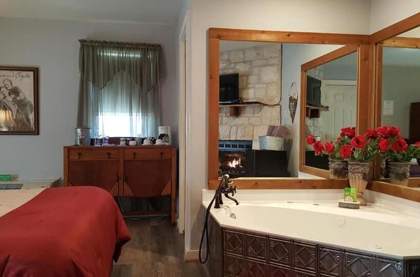 Номер Deluxe с Гидромассажем, Full Moon Inn