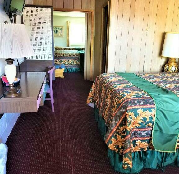 Семейный Номер, Town House Motor Inn