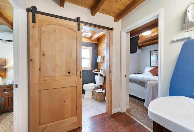 Президентский Люкс, Stone Lizard Lodge