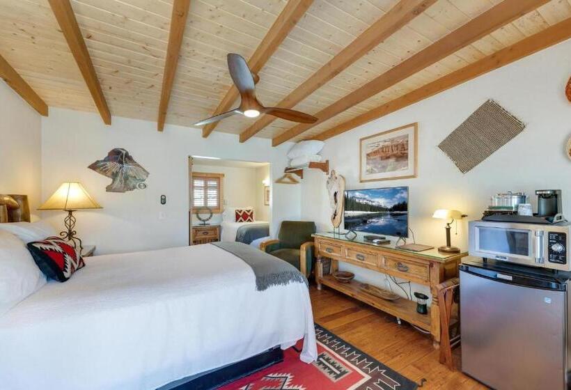 Номер Deluxe, Stone Lizard Lodge