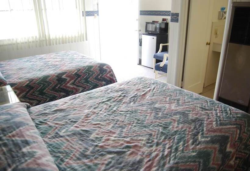 스탠다드 룸 더블 침대 2개, Redwood Motel