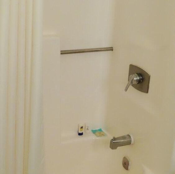 Номер Стандарт, Attican Motel   Attica   Batavia   Warsaw   Darien Lake