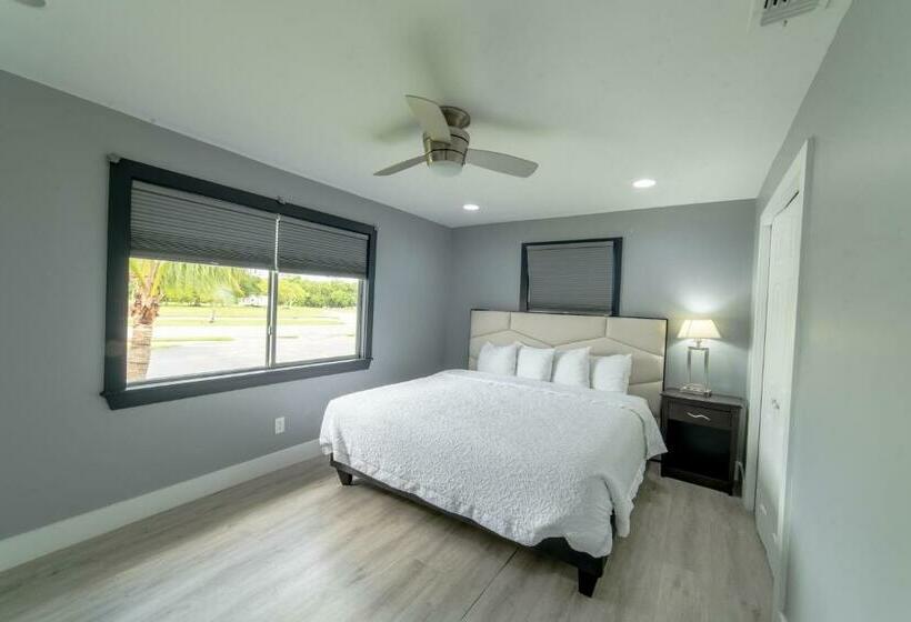 Апартаменты 2 Спальни, Everglades City Motel   Everglades Adventures Inn