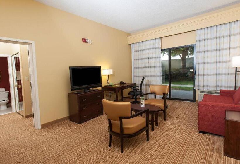 Люкс Кровать Кинг, Courtyard Florence South Carolina