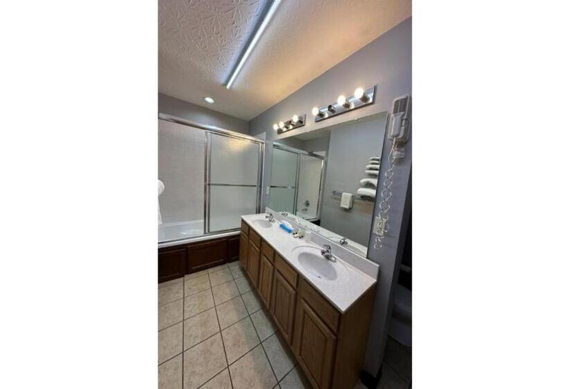 Люкс Кровать Кинг, Fairway Inn Florence Indiana