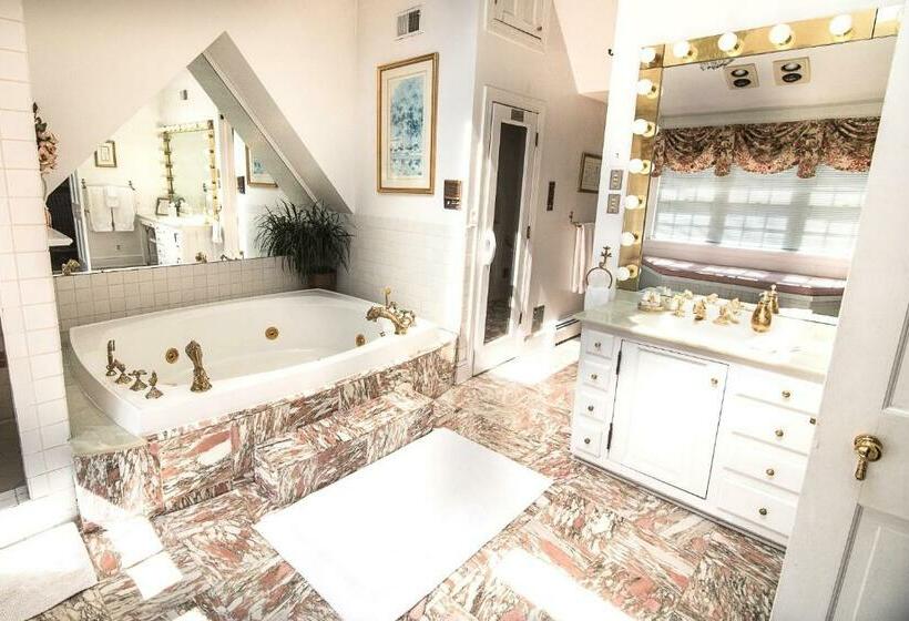 キングサイズベッドのスイートルーム, Stafford House Bed & Breakfast