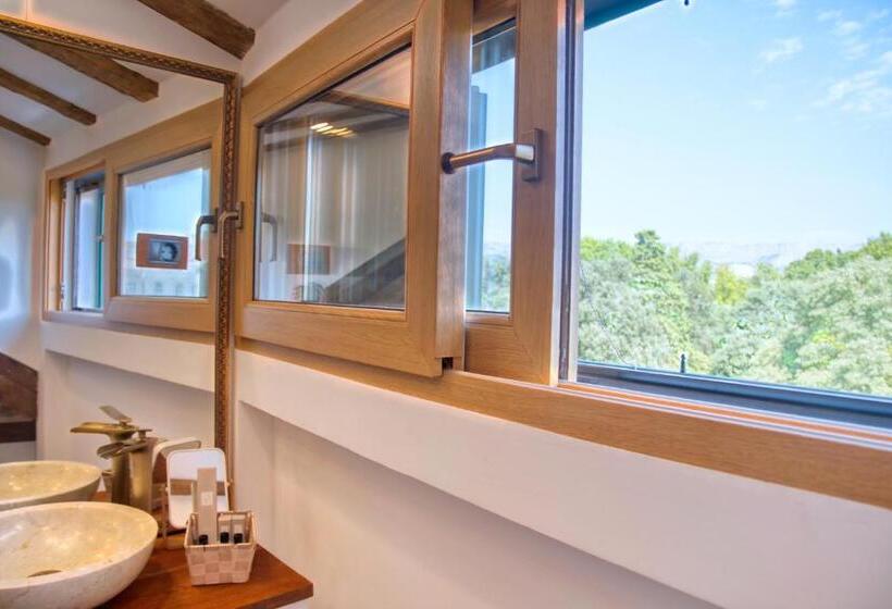 חדר דחוקס עם מיטת קינג, Oblivion Luxury Rooms