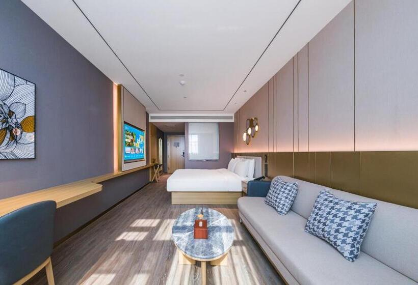 Номер бизнес-класса, Orange Hotel   Jiaozhou Jiaodong International Airport Jiaodong Subway Station
