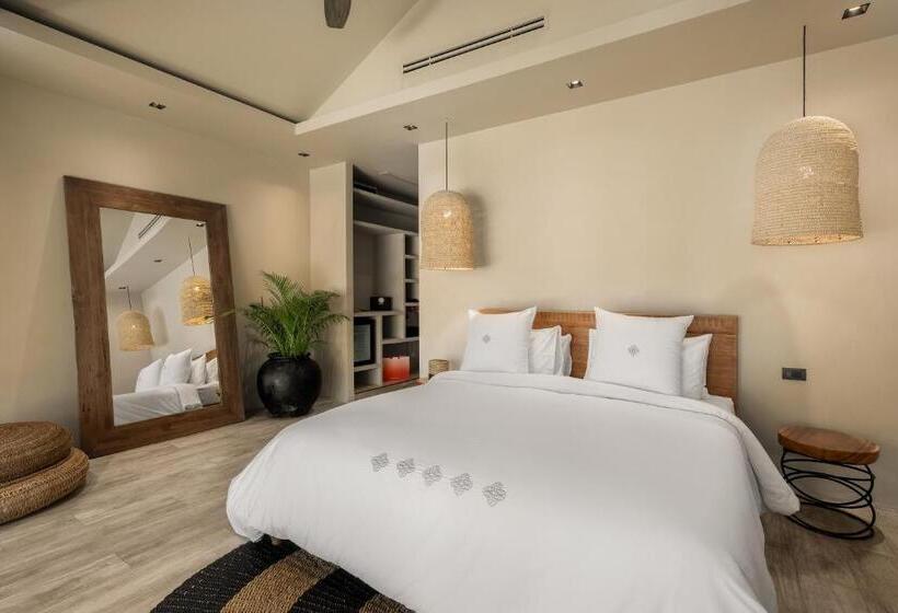 套房配有游泳池, Odyssey   Luxury Beachfront Boutique