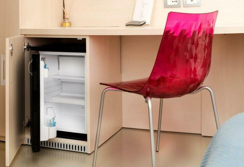 اتاق استاندارد با چشمانداز استخر, Miorelli