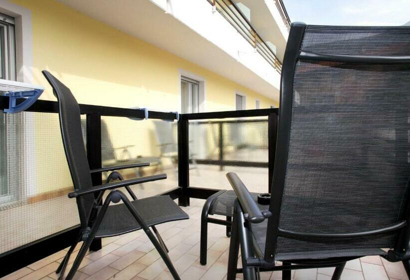 Quarto Familiar, Miorelli