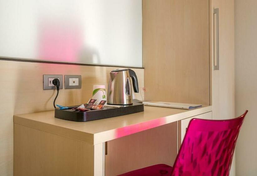Quarto Familiar, Miorelli