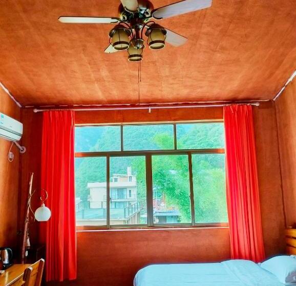 스탠다드 트리플 룸, Yangshuo Eden Inn
