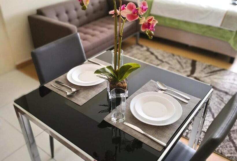 标准工作室, Avant Apartments At The Fort