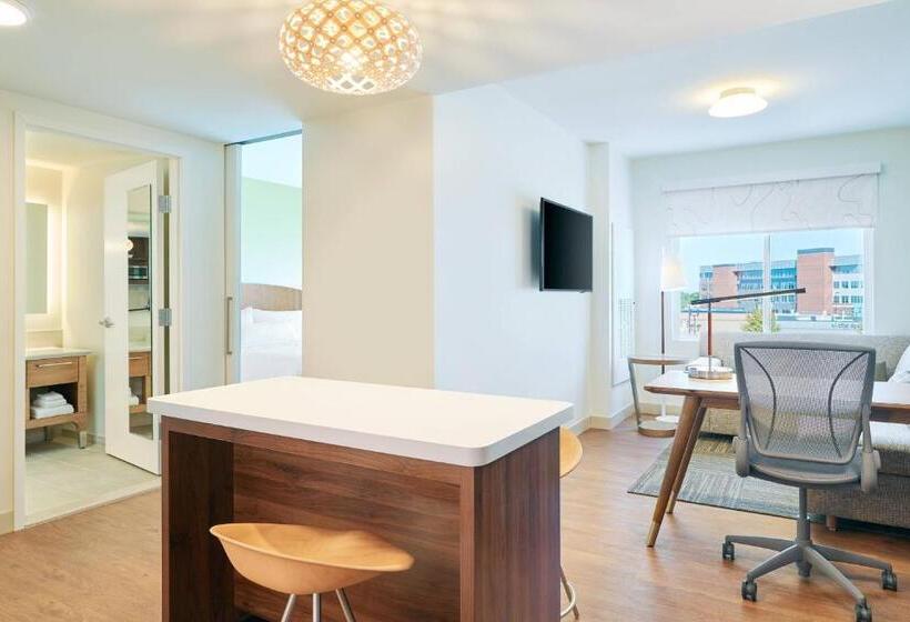 Люкс Кровать Кинг, Element West Des Moines