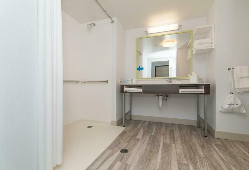 Номер Стандарт Кровать Кинг Адаптированный для Инвалидов, Hampton Inn Norwich