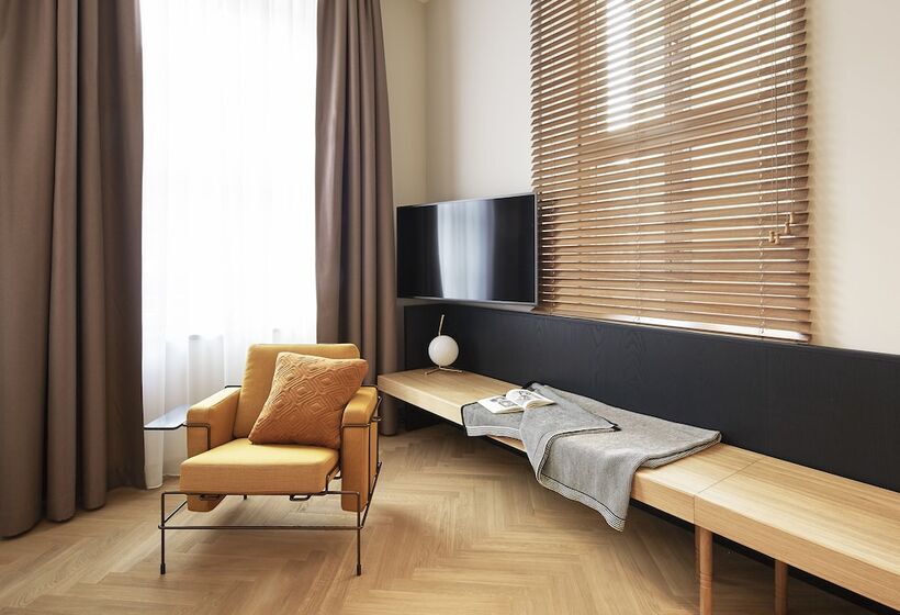 Апартаменты Комфорт 1 Спальня, Melter Hotel & Apartments   A Neighborhood