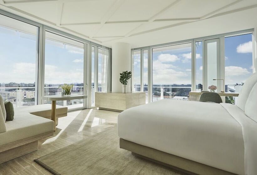 Номер Стандарт Кровать Кинг Адаптированный для Инвалидов, Four Seasons Hotel At The Surf Club