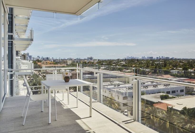 جناح ذو إطلالة, Four Seasons Hotel At The Surf Club